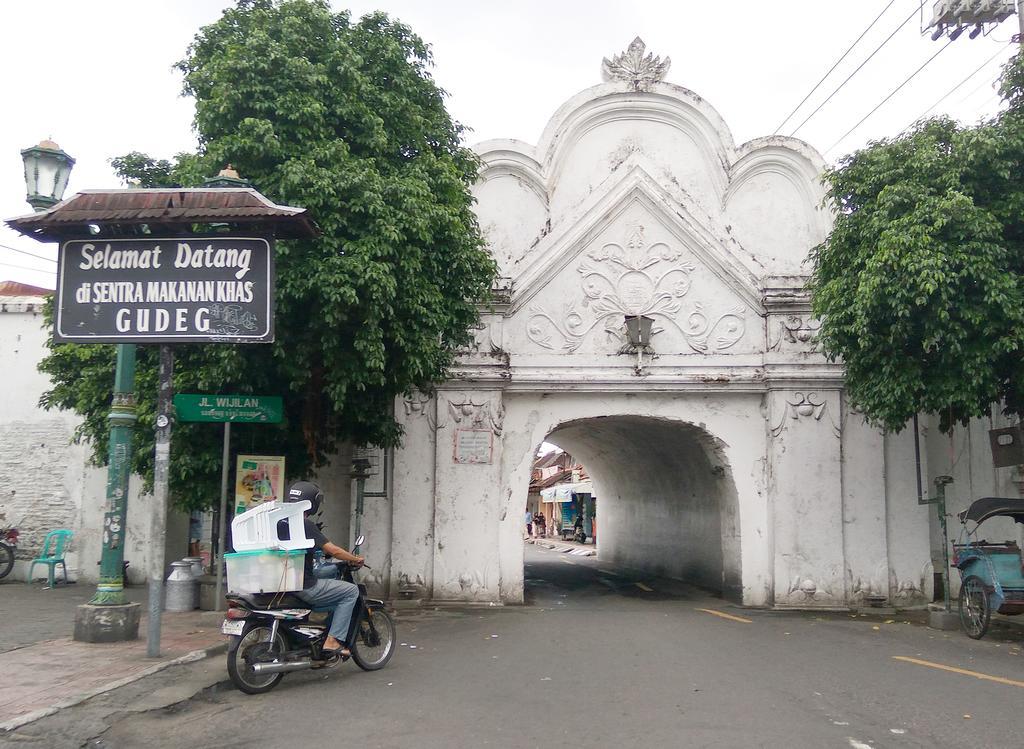 Omah Pitoe Yogya Homestay Yogyakarta Exterior photo